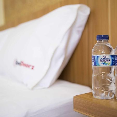 Готель Reddoorz Premium @ Thamrin Kebon Sirih Джакарта Екстер'єр фото