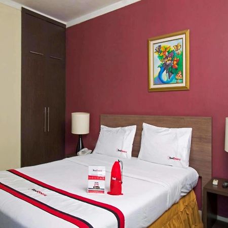 Готель Reddoorz Premium @ Thamrin Kebon Sirih Джакарта Екстер'єр фото