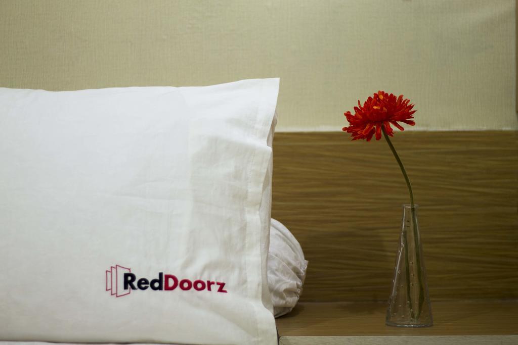 Готель Reddoorz Premium @ Thamrin Kebon Sirih Джакарта Екстер'єр фото