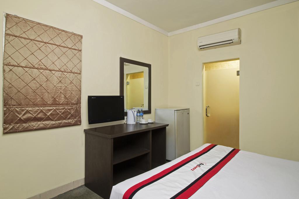 Готель Reddoorz Premium @ Thamrin Kebon Sirih Джакарта Екстер'єр фото