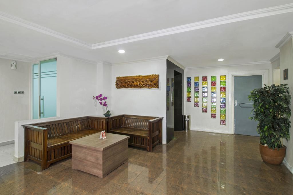 Готель Reddoorz Premium @ Thamrin Kebon Sirih Джакарта Екстер'єр фото