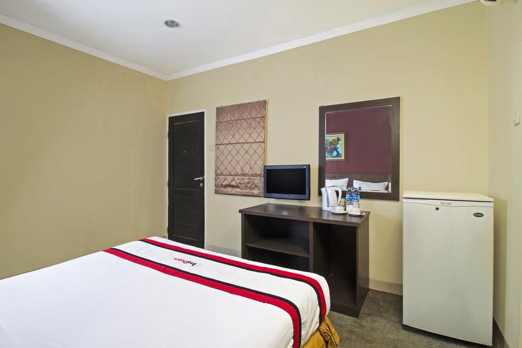 Готель Reddoorz Premium @ Thamrin Kebon Sirih Джакарта Екстер'єр фото