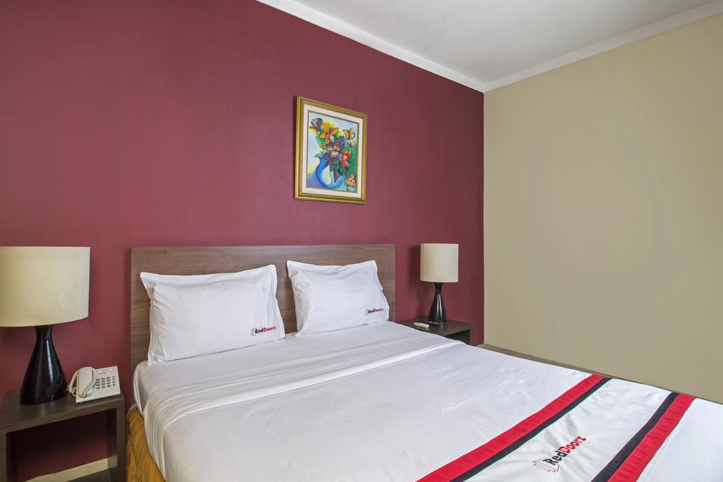 Готель Reddoorz Premium @ Thamrin Kebon Sirih Джакарта Екстер'єр фото