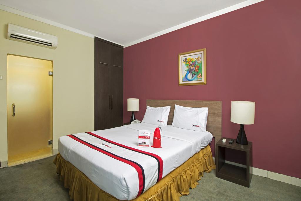 Готель Reddoorz Premium @ Thamrin Kebon Sirih Джакарта Екстер'єр фото