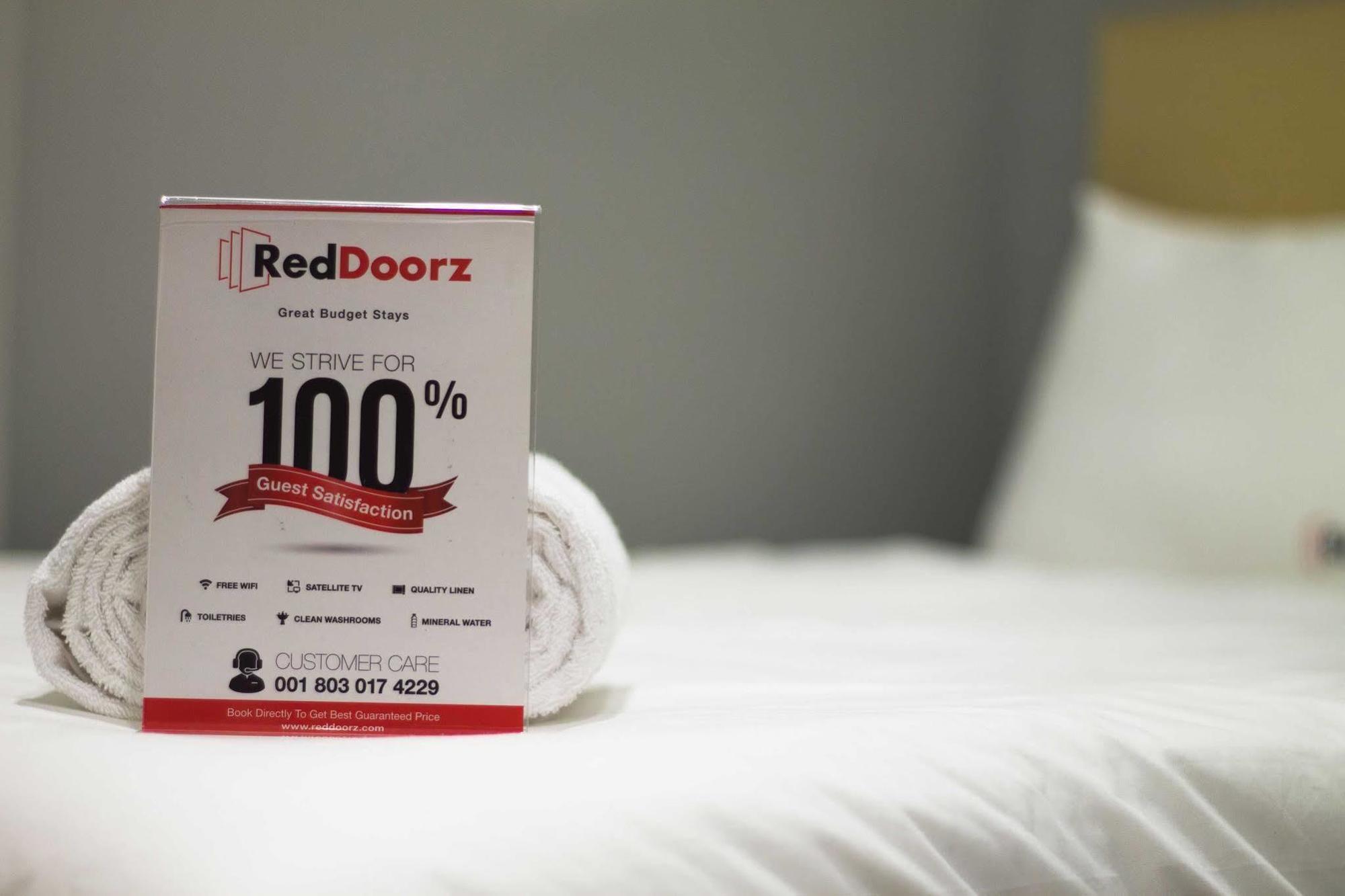 Готель Reddoorz Premium @ Thamrin Kebon Sirih Джакарта Екстер'єр фото