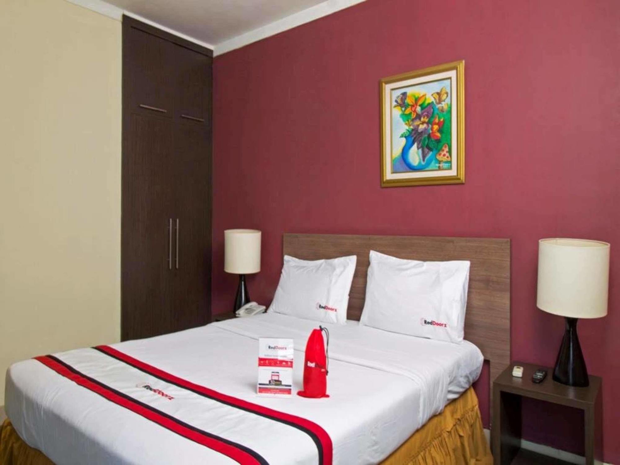 Готель Reddoorz Premium @ Thamrin Kebon Sirih Джакарта Екстер'єр фото