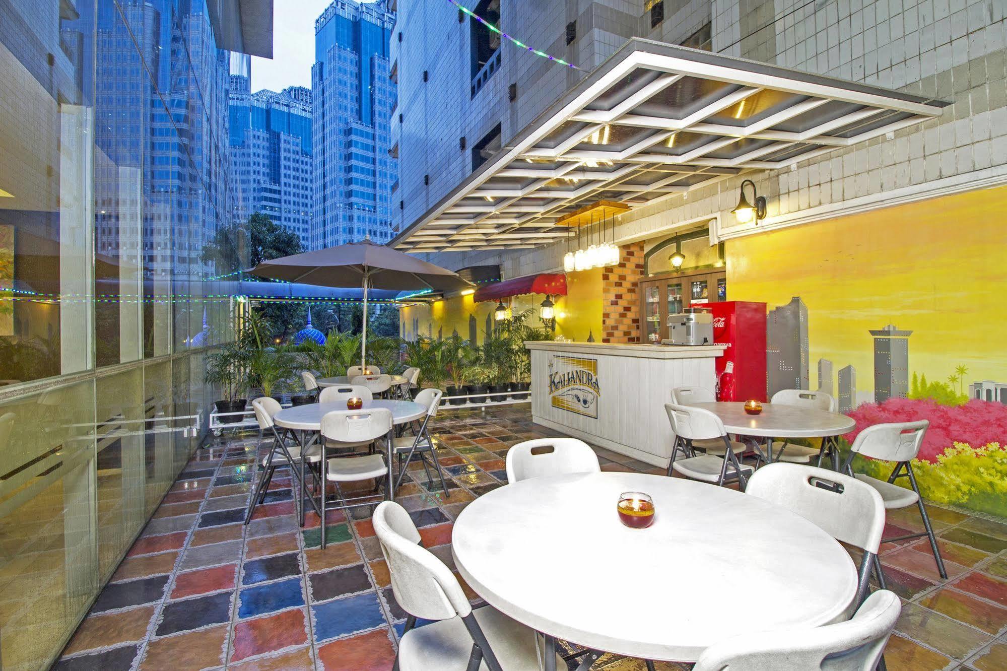 Готель Reddoorz Premium @ Thamrin Kebon Sirih Джакарта Екстер'єр фото