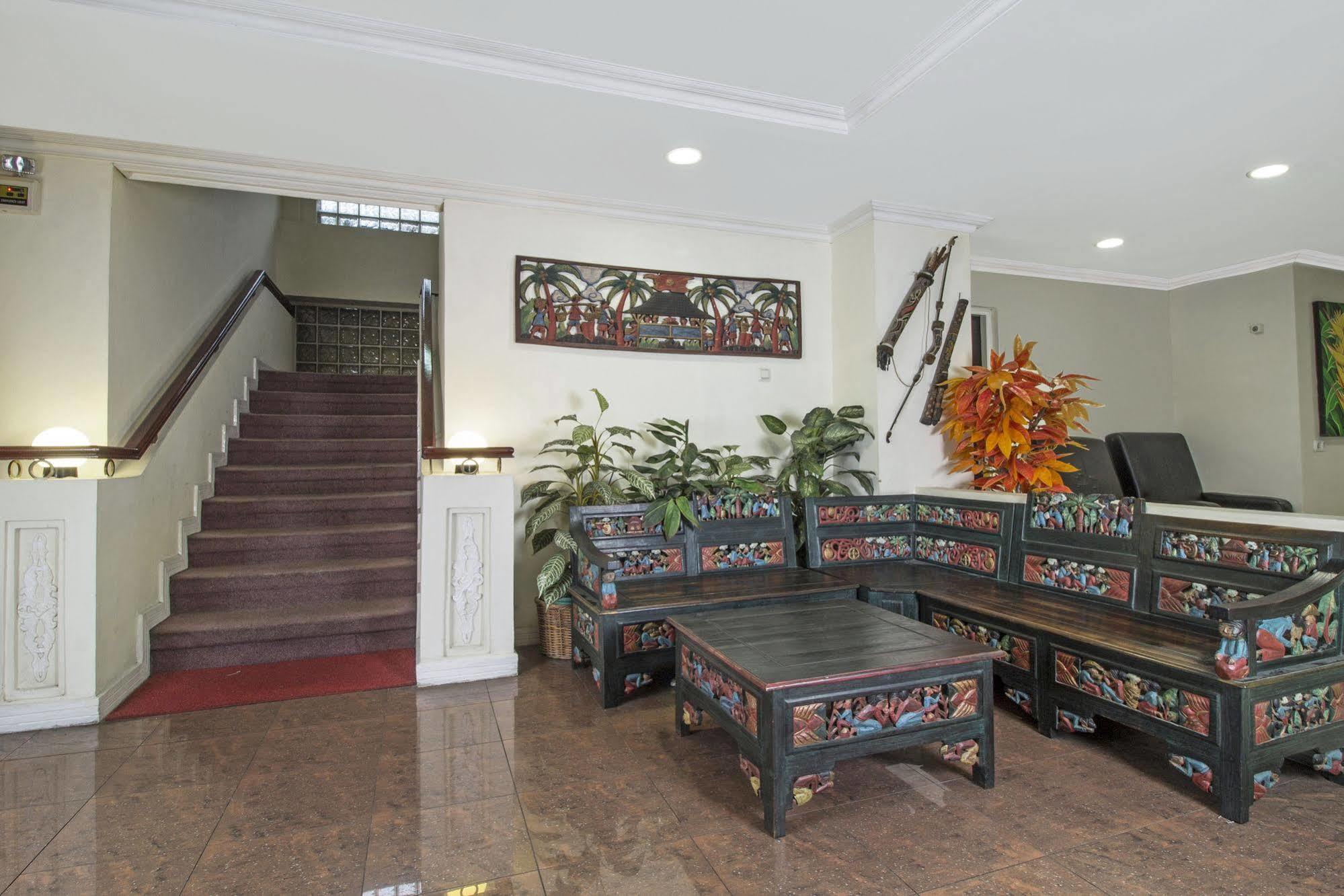 Готель Reddoorz Premium @ Thamrin Kebon Sirih Джакарта Екстер'єр фото