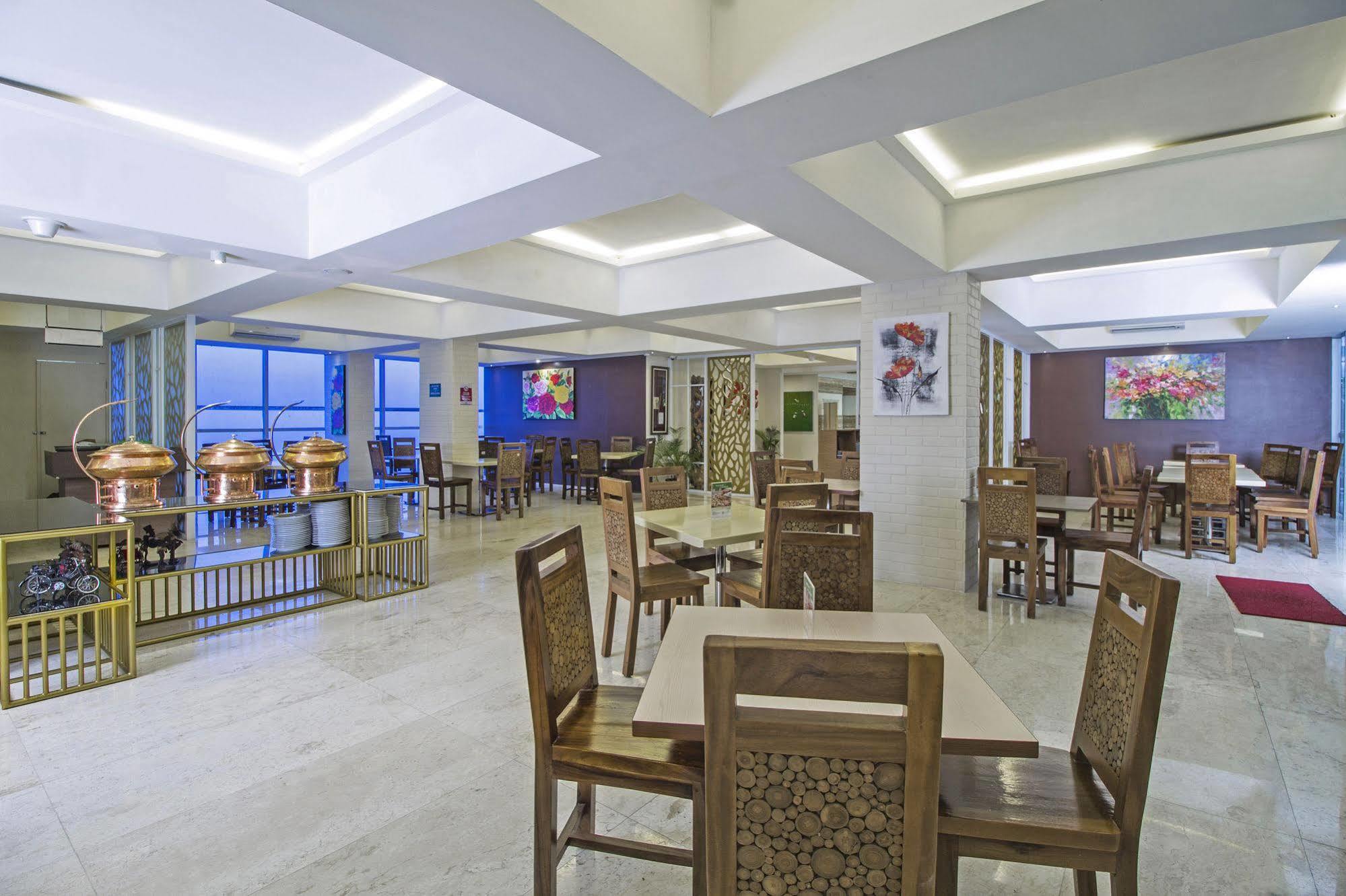 Готель Reddoorz Premium @ Thamrin Kebon Sirih Джакарта Екстер'єр фото