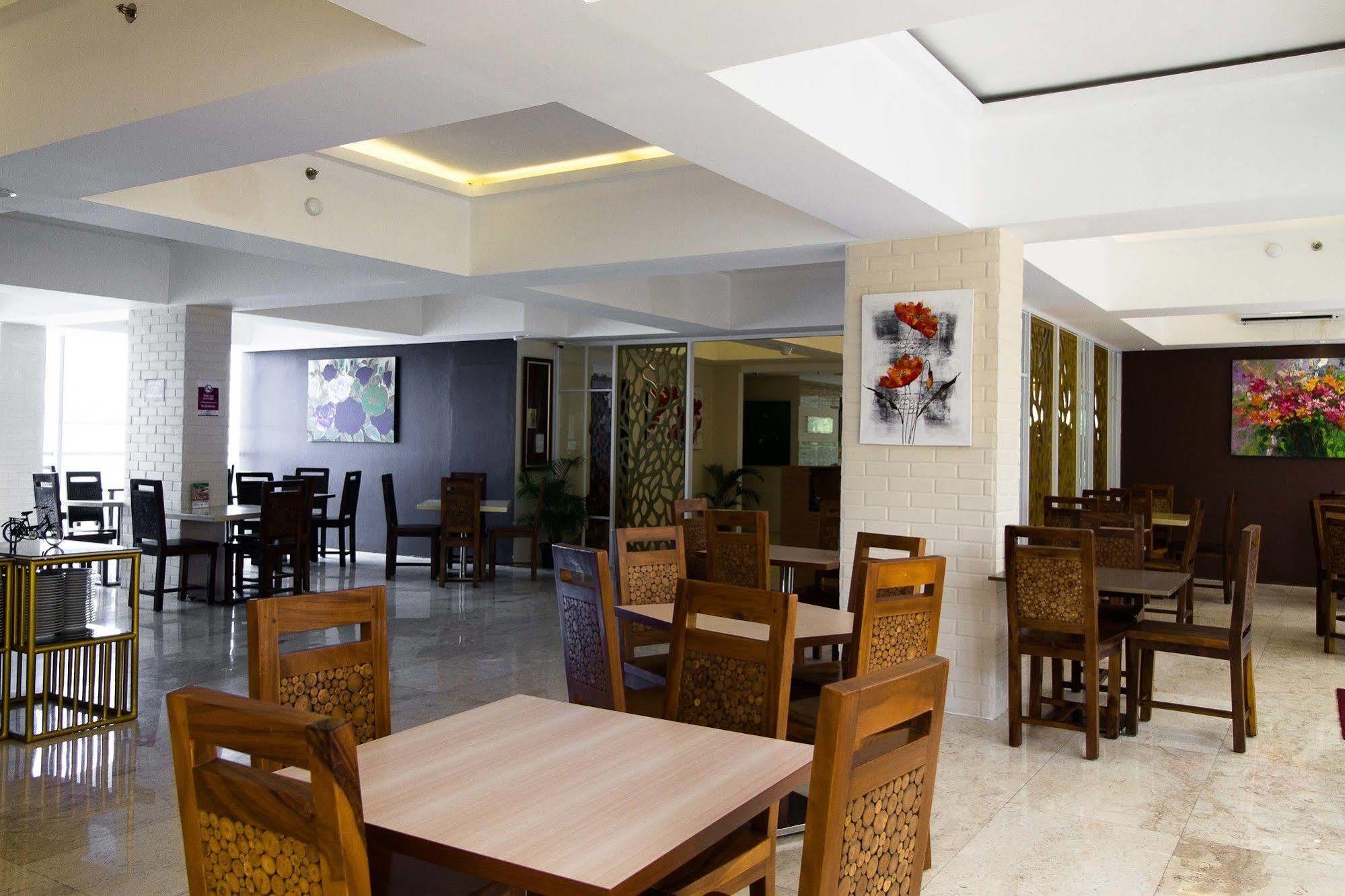 Готель Reddoorz Premium @ Thamrin Kebon Sirih Джакарта Екстер'єр фото