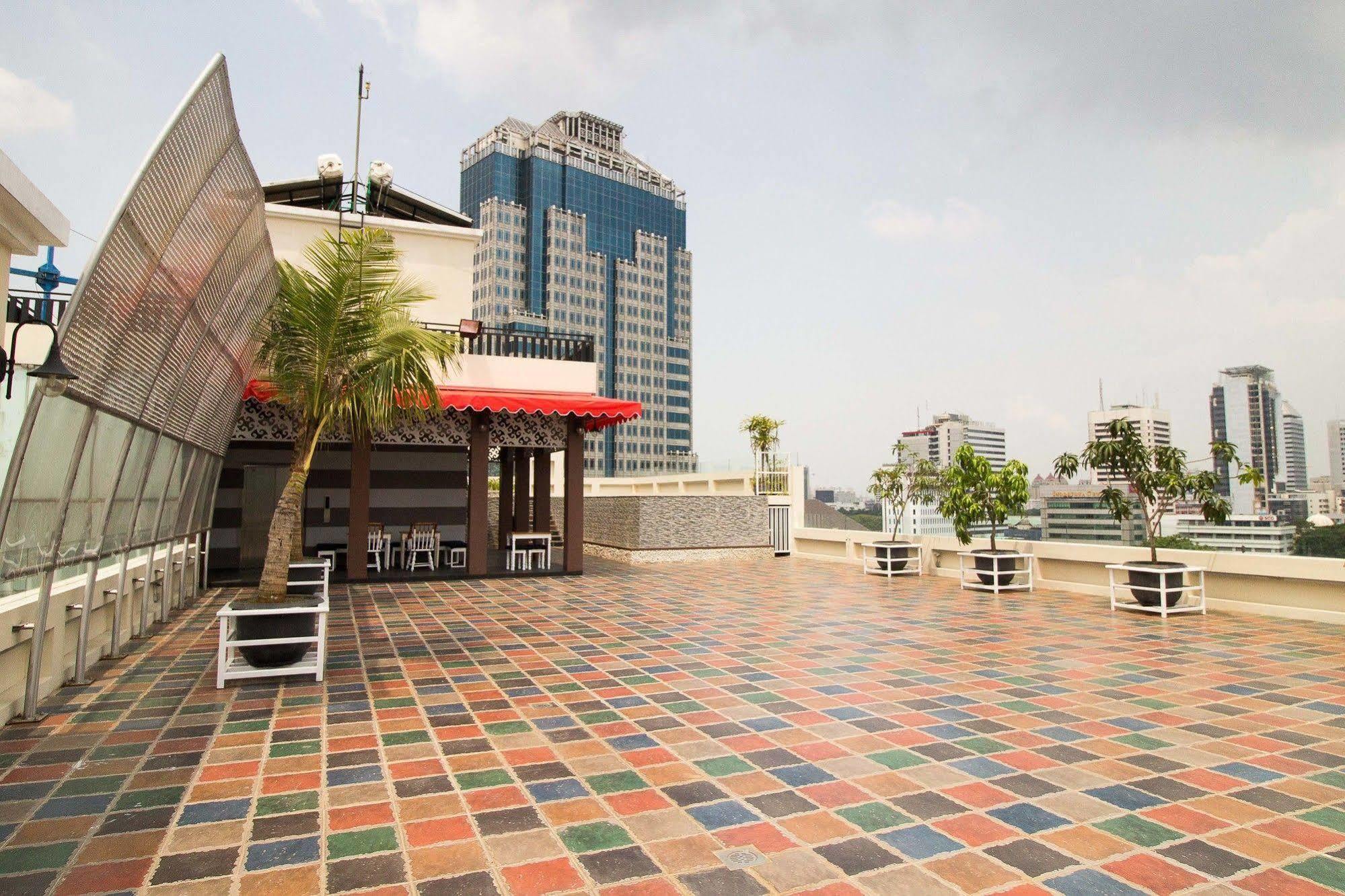 Готель Reddoorz Premium @ Thamrin Kebon Sirih Джакарта Екстер'єр фото