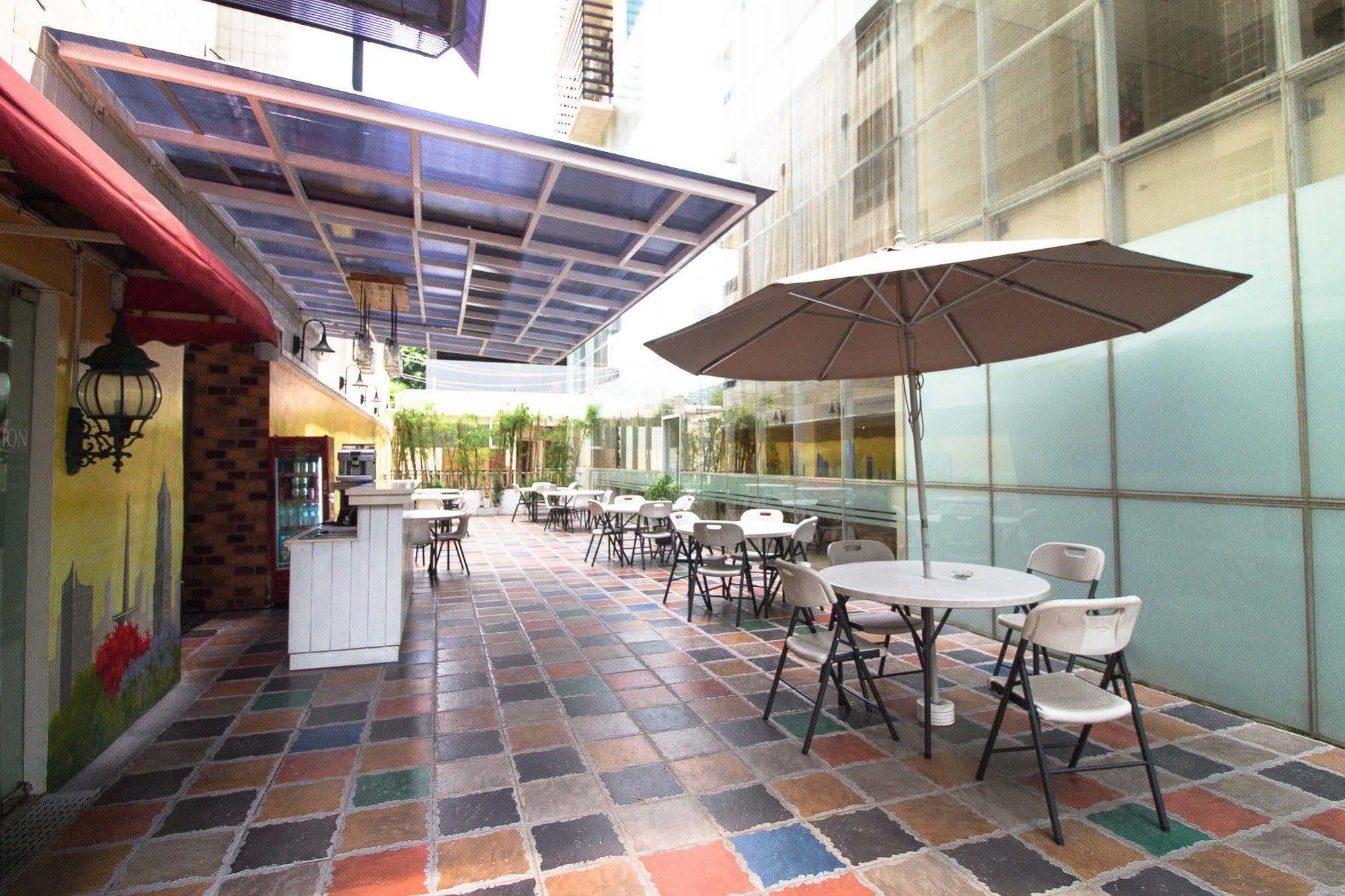 Готель Reddoorz Premium @ Thamrin Kebon Sirih Джакарта Екстер'єр фото