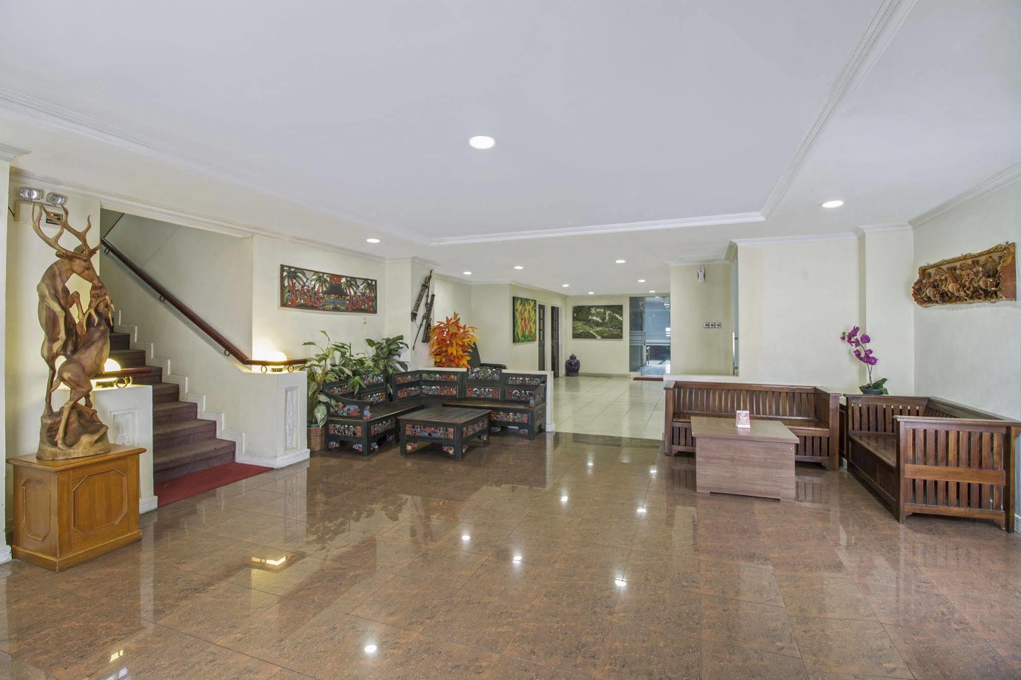 Готель Reddoorz Premium @ Thamrin Kebon Sirih Джакарта Екстер'єр фото