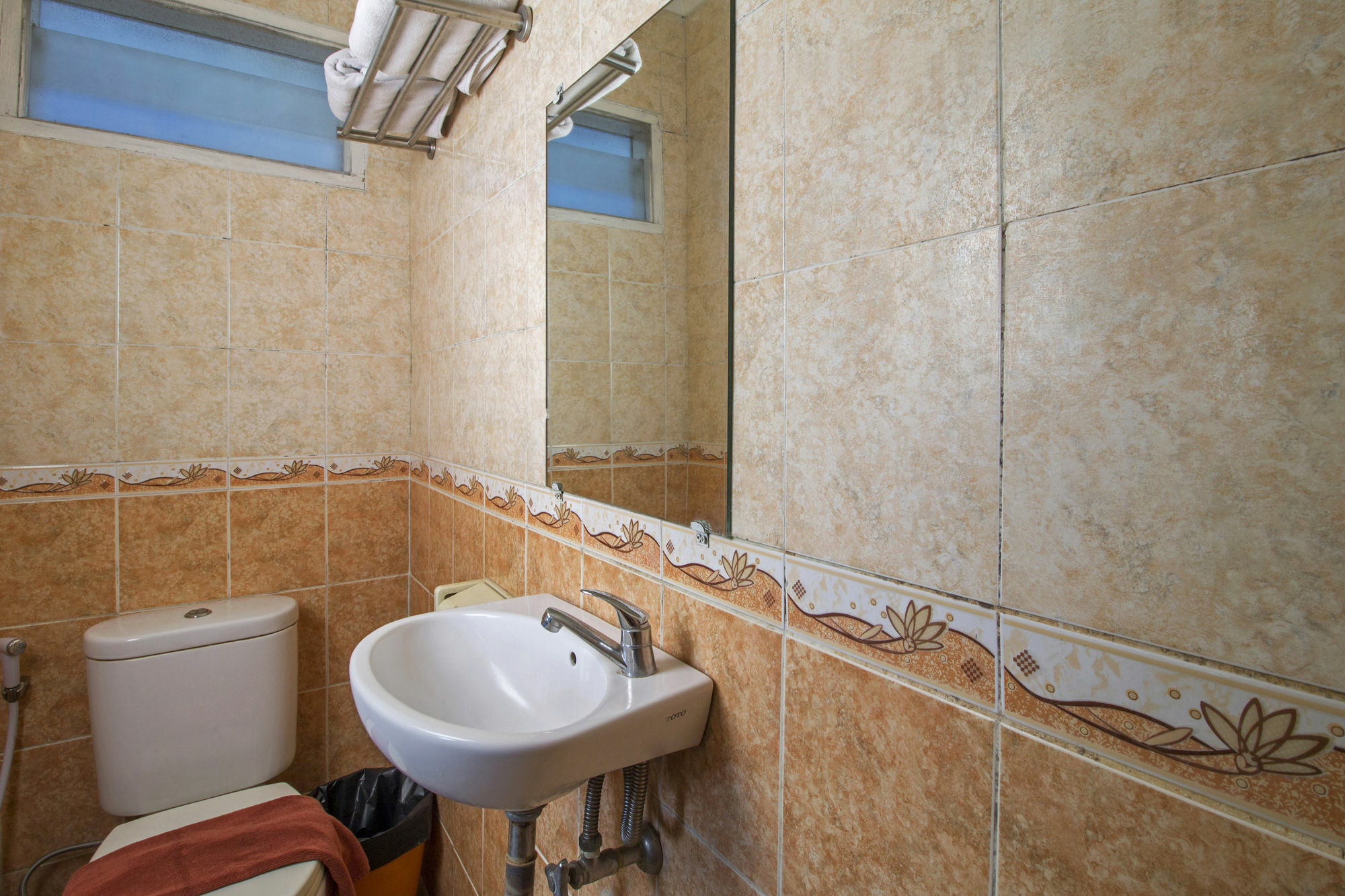 Готель Reddoorz Premium @ Thamrin Kebon Sirih Джакарта Екстер'єр фото