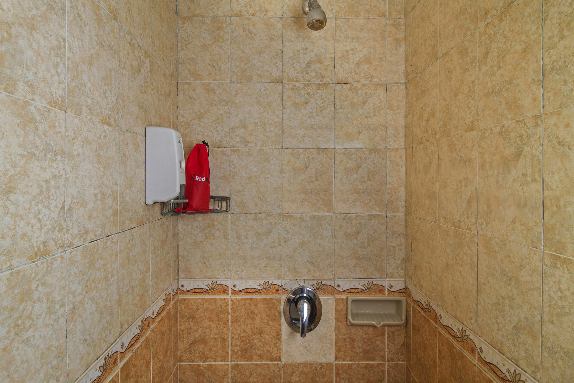 Готель Reddoorz Premium @ Thamrin Kebon Sirih Джакарта Екстер'єр фото