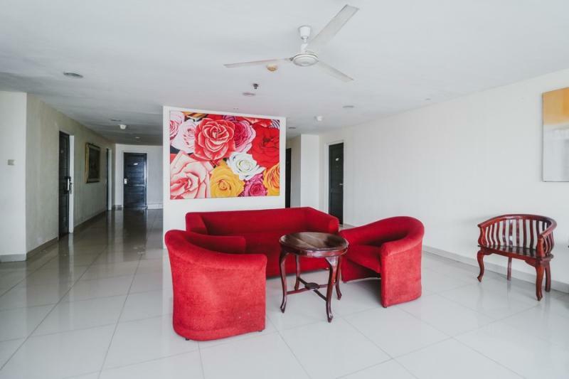 Готель Reddoorz Premium @ Thamrin Kebon Sirih Джакарта Екстер'єр фото