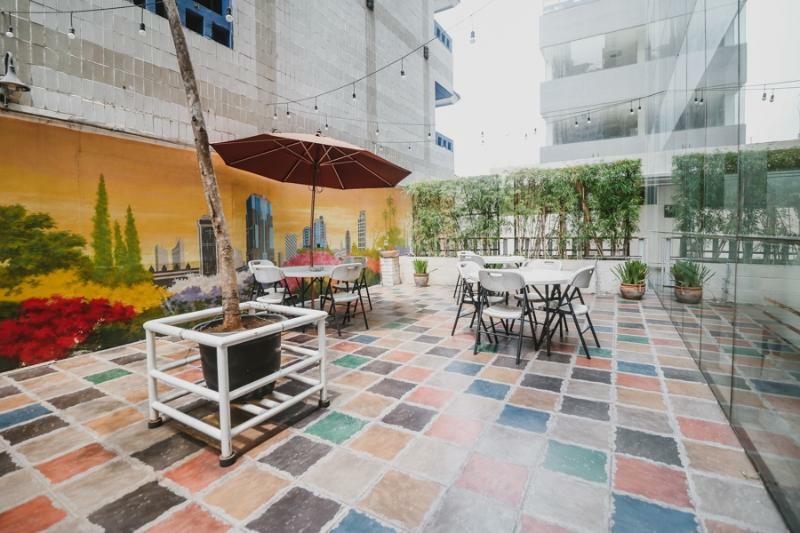 Готель Reddoorz Premium @ Thamrin Kebon Sirih Джакарта Екстер'єр фото